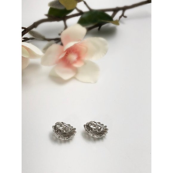 Crown Trifari Silver Tone Clip On Earrings - Picture 7 of 7